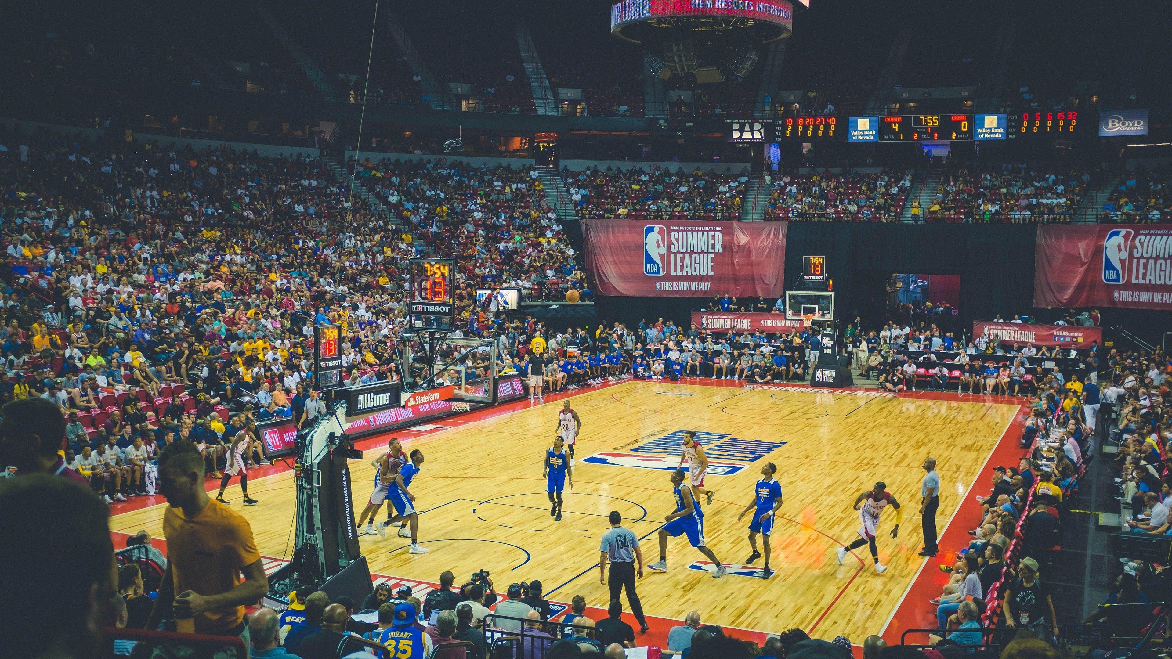 体彩官方彩票开奖-2025NBA淘汰赛，湖人成功晋级迎战掘金马刺胜者，雷霆则与外卡球队展开较量